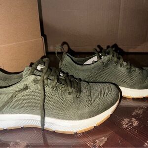 Hylo Eco-Conscious Runners
Olive